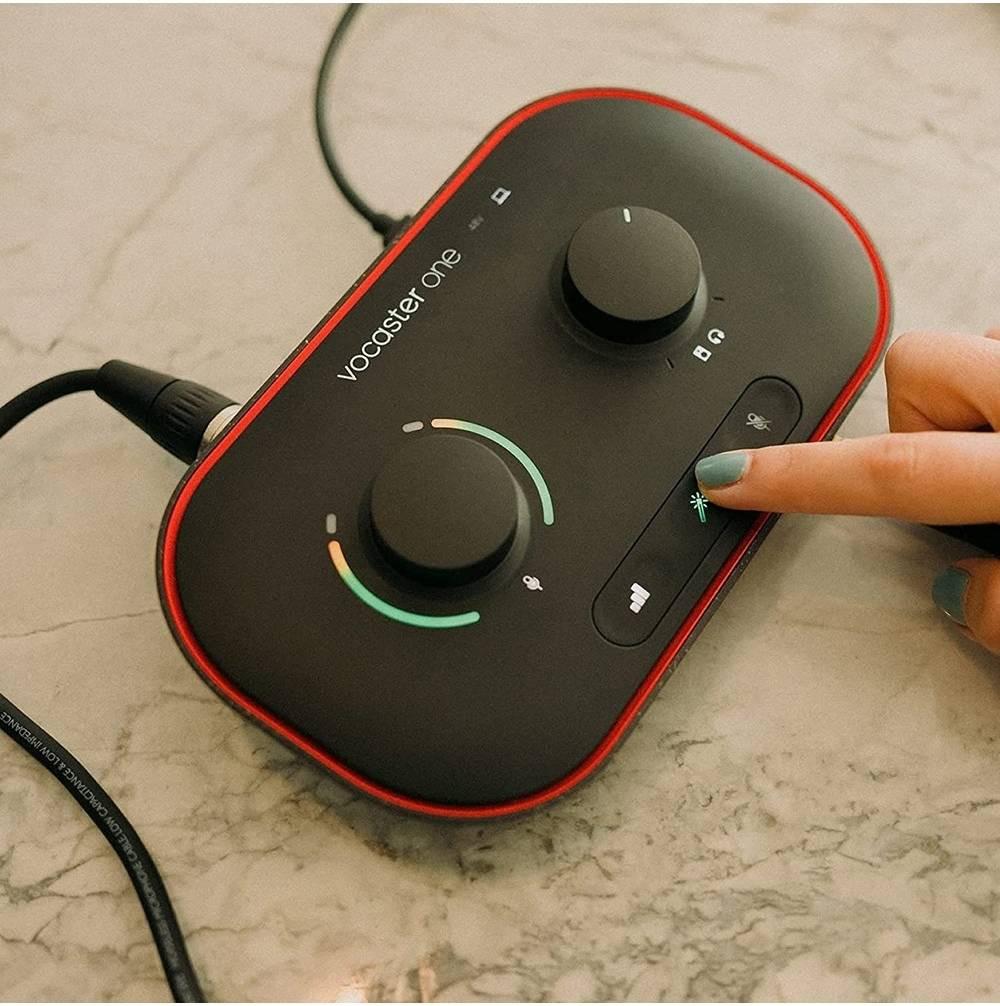 Focusrite Vocaster One Studio