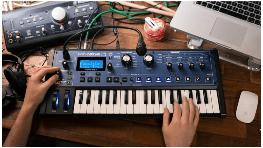 Novation MININOVA